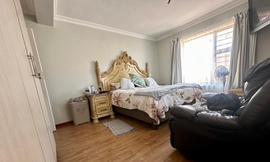 To Let 4 Bedroom Property for Rent in Parklands Western Cape